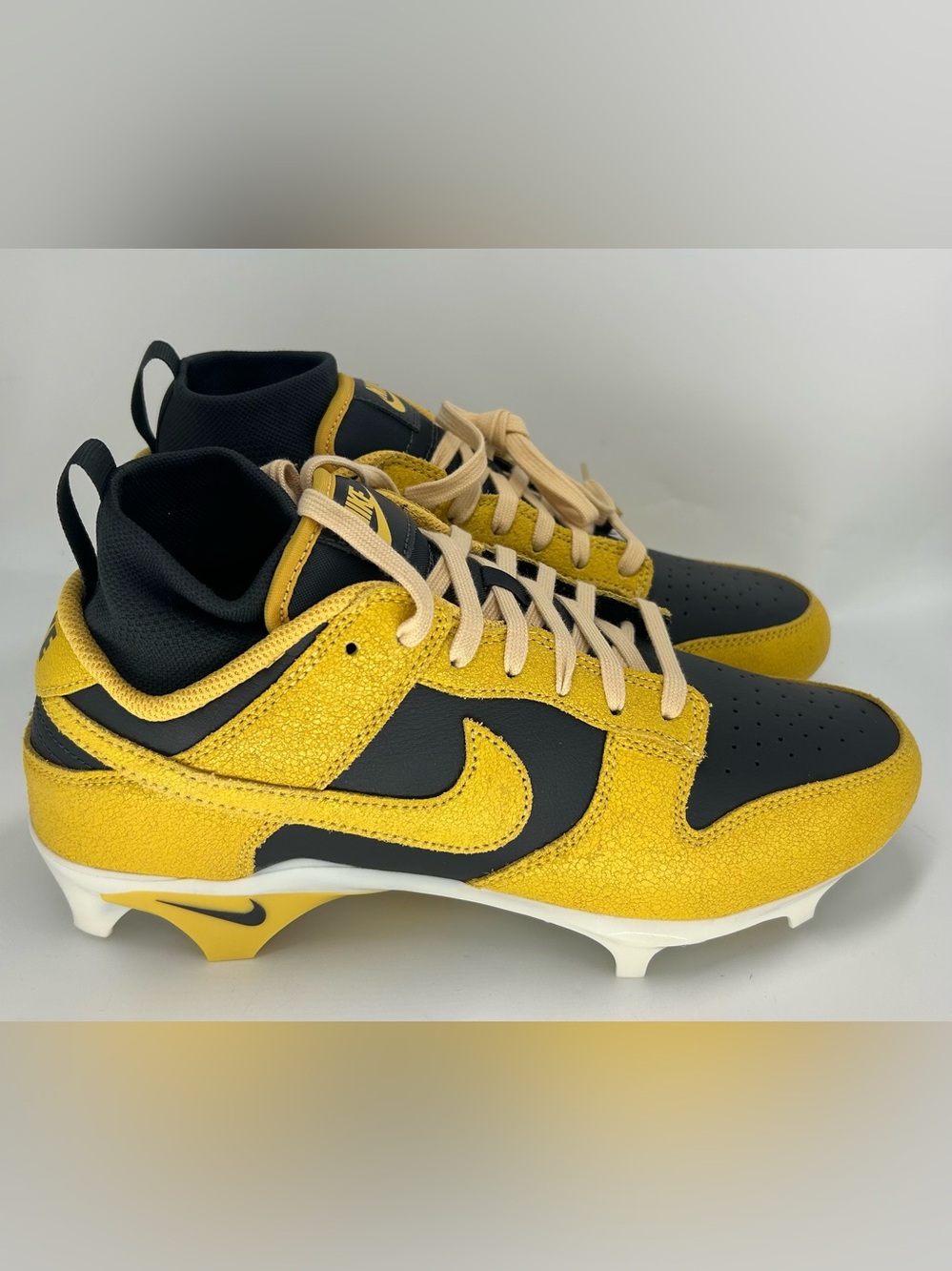 Nike Alpha Menace 4 Dunk IOWA SE Men’s Football Cleats Style HV6925-001